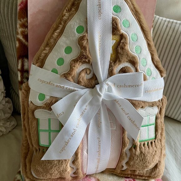 NEW WITH TAGS Cupcakes & Cashmere Faux Fur Gingerbread House Blanket & Pillow - Picture 3 of 4